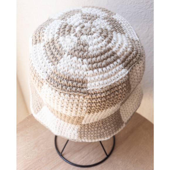 Checkered Crochet Bucket Hat - Cream/Tan (Handmade) - Picture 5 of 11